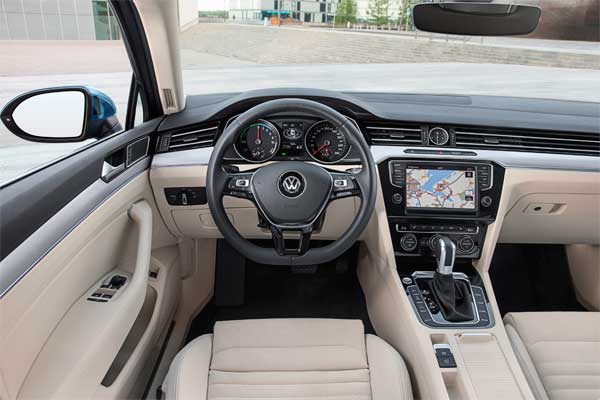 Volkswagen Passat GTE hibrid hajtású autó beltér