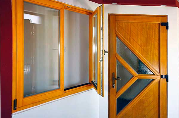 Meggyőző ajtó és ablak kínálat - bemutatóterem