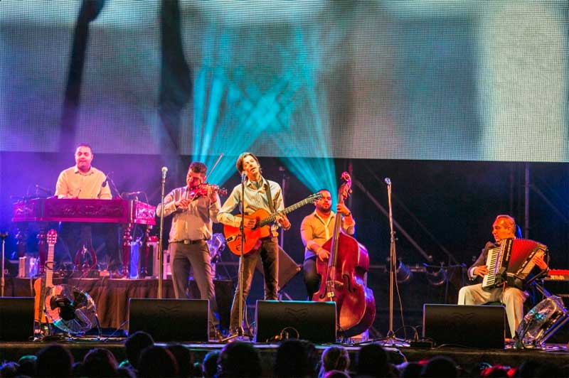 Megjelent a Budapest Bár karácsonyi lemeze