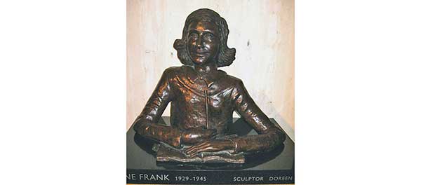 Első alkalommal készült képregény Anne Frank naplójából