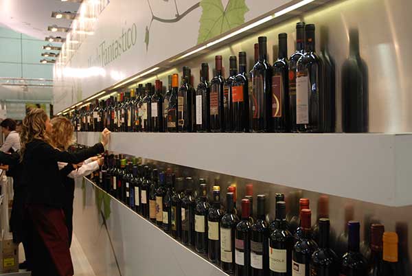 Magyar borok a Vinitaly olasz szakmai vásáron