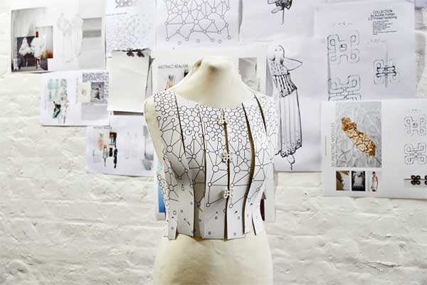 Mobil couture: egy ruhakollekció, melyet csakis mobiltelefon támogatásával terveztek meg és gyártottak le